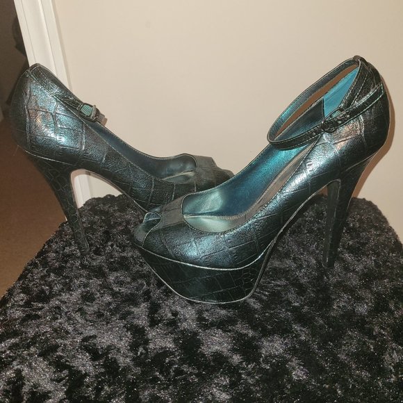 Ankle strap platform heels - Picture 3 of 3